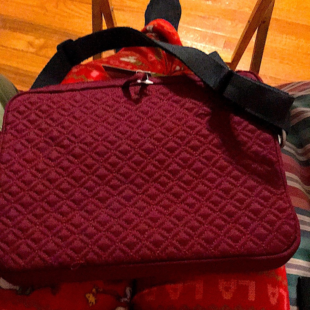 Small laptop holder/carrier.